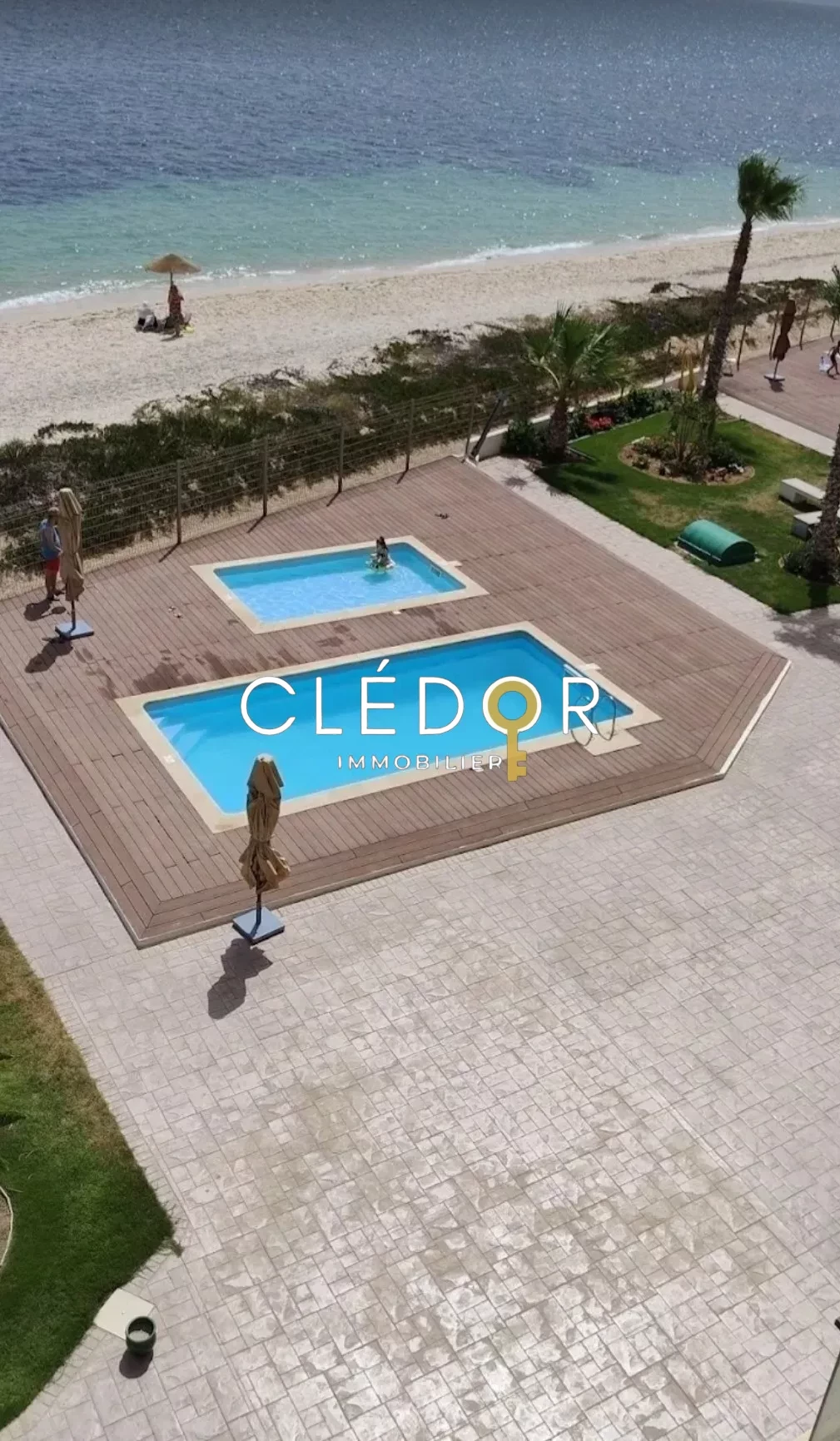 Location S+2 richement meublé face mer Résidence avec piscine à Chatt Mariem