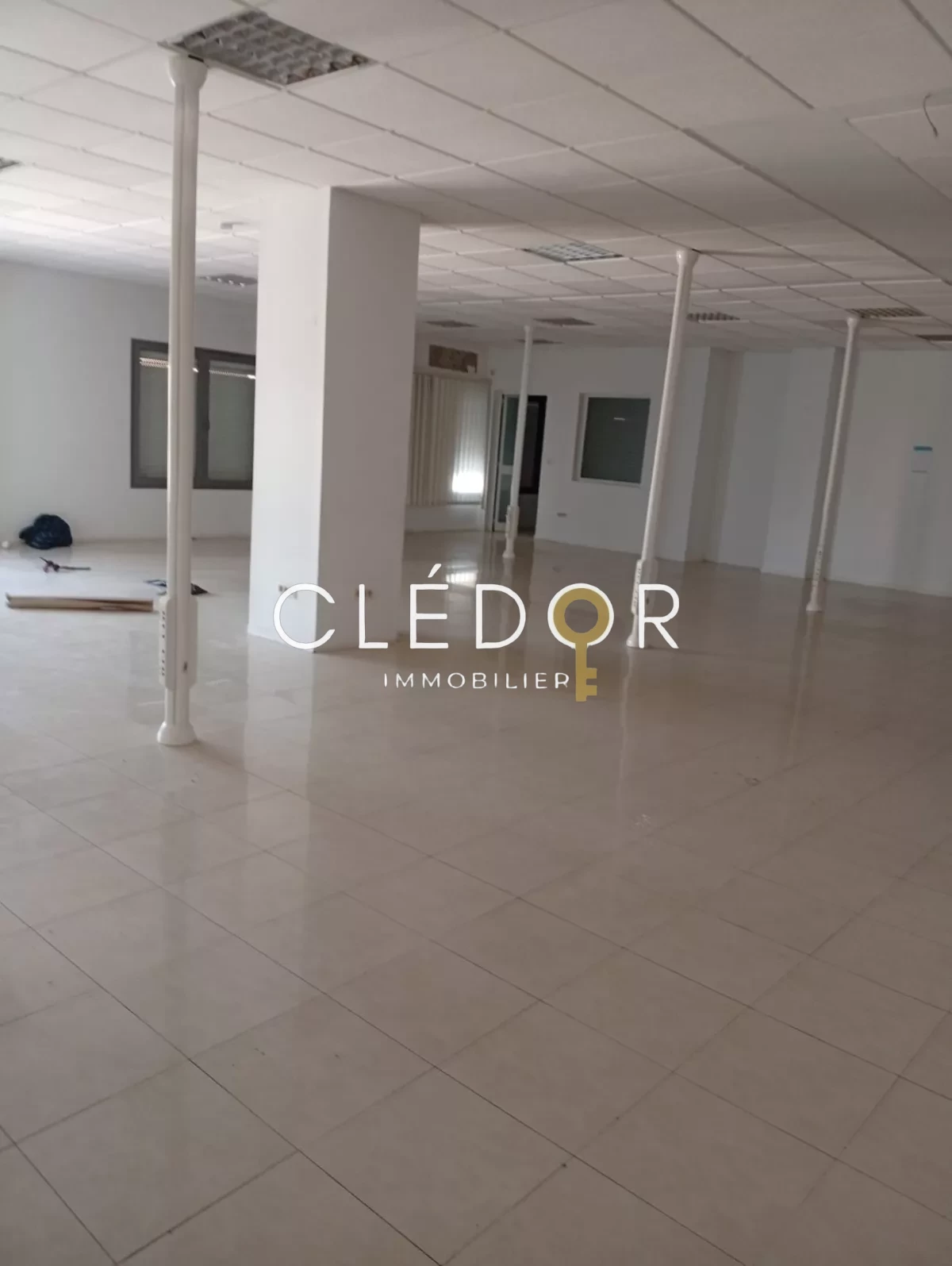 Open space et bureaux 600 m² à louer Boulevard 14 Janvier