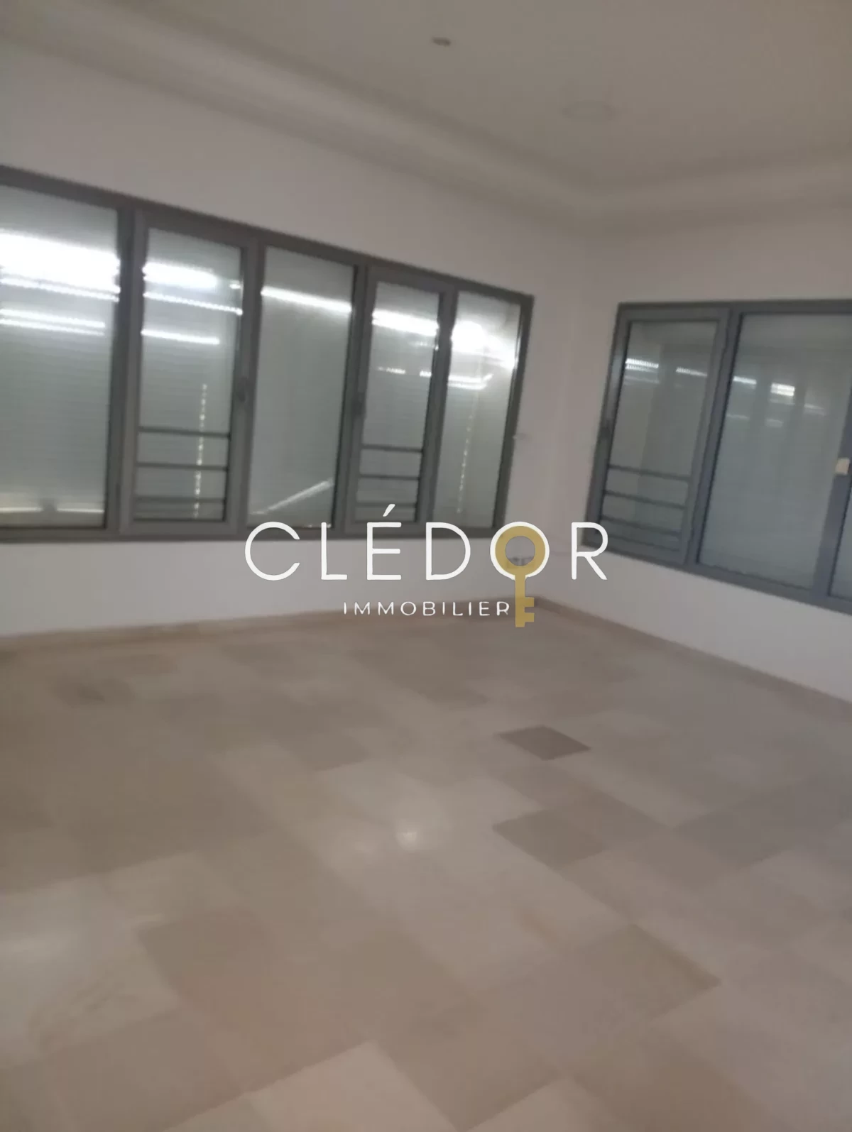 Open space et bureaux 600 m² à louer Boulevard 14 Janvier