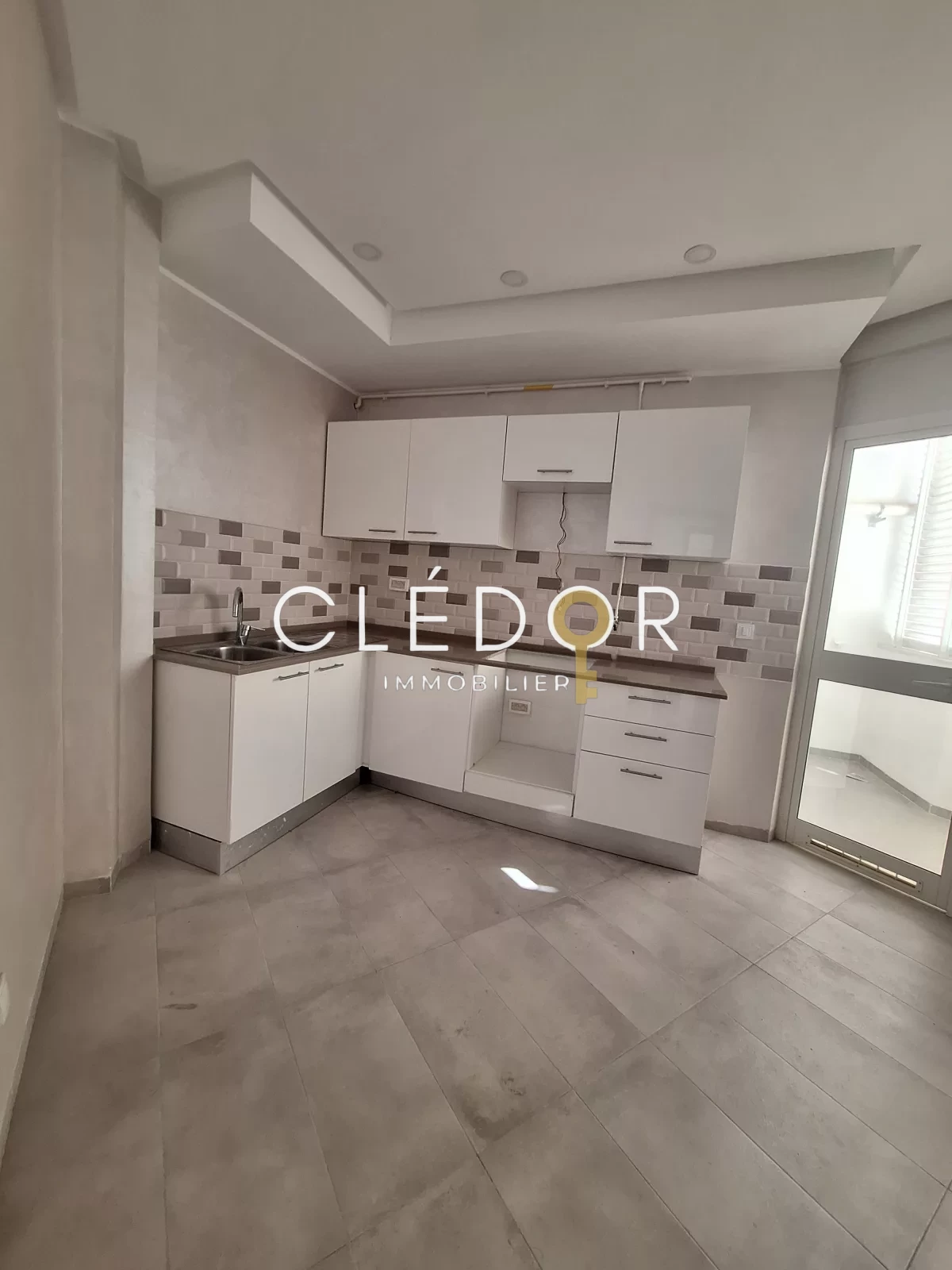 À vendre – Appartement S+3 de Standing avec Parking – Cité Riadh, Proche Toutes Commodités