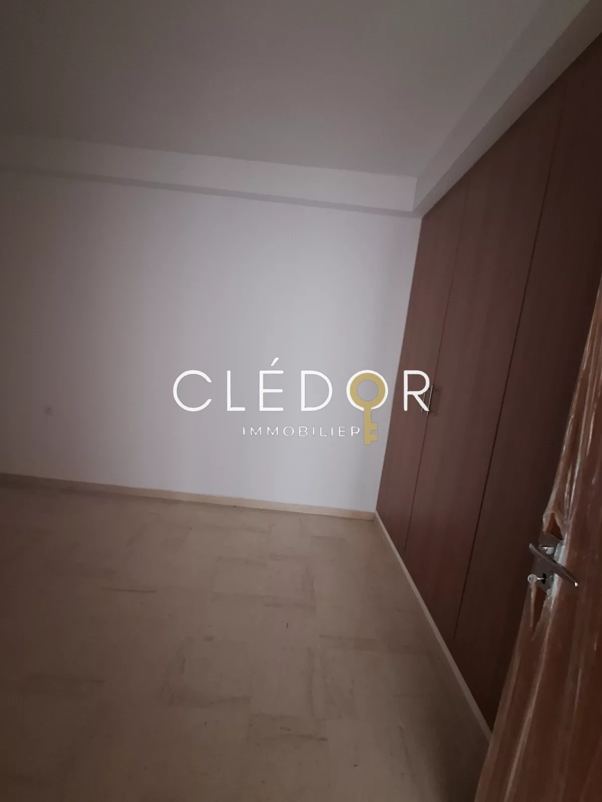 À vendre – Appartement S+3 de Standing avec Parking – Cité Riadh, Proche Toutes Commodités
