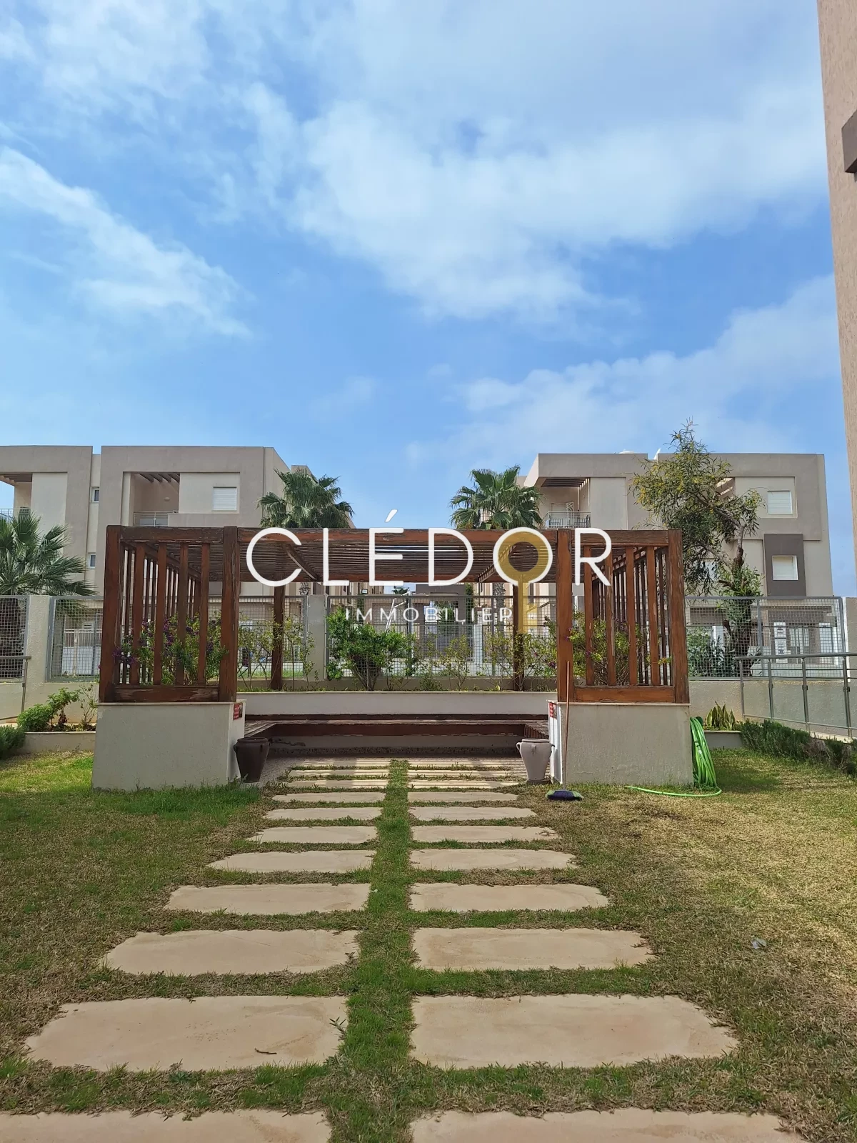Triplex de Charme avec Piscine – À deux pas de la mer