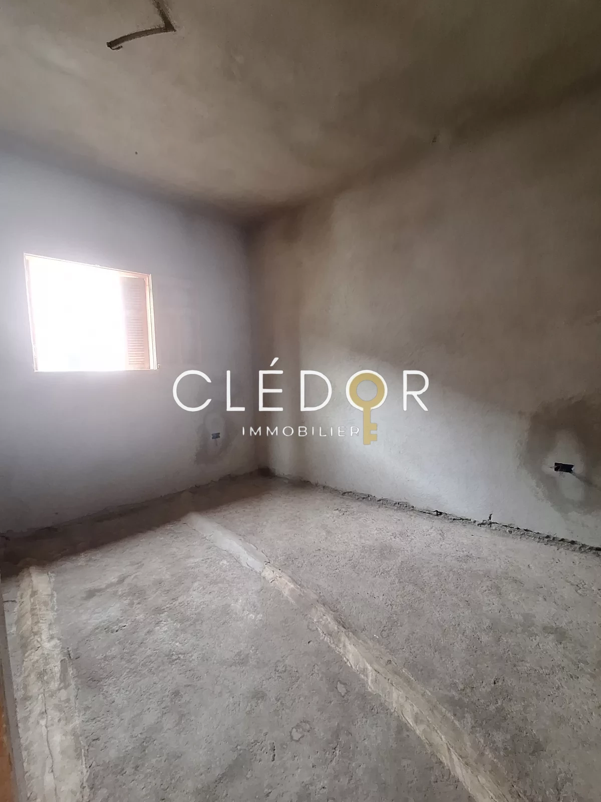 À vendre : Local commercial et deux appartements S+2 – Souiss