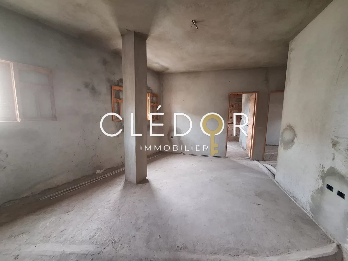 À vendre : Local commercial et deux appartements S+2 – Souiss