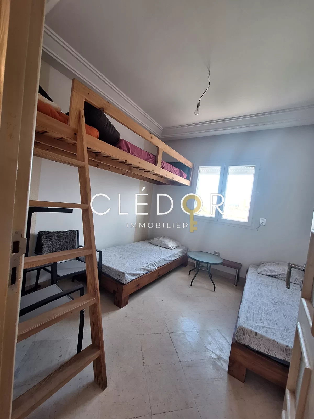 À VENDRE – Appartement S+2 résidence pieds dans l’eau avec piscine à Chatt Mariem