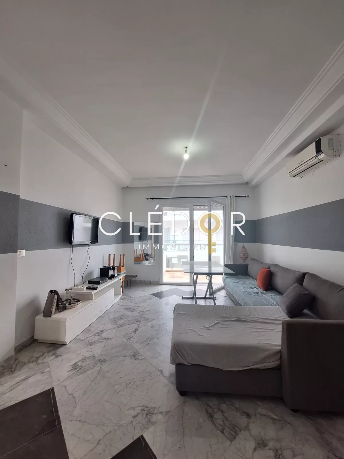 À VENDRE – Appartement S+2 résidence pieds dans l’eau avec piscine à Chatt Mariem