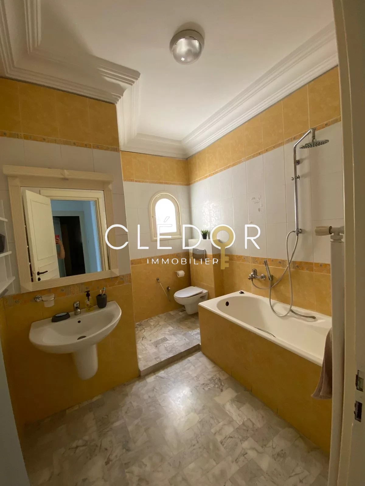 À vendre appartement S+3 à Sahloul 1, l’avenue Yasser Arafet