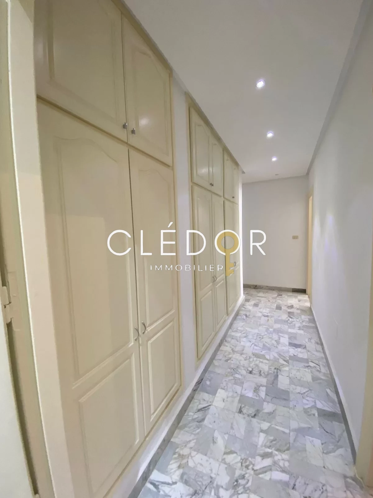 À vendre appartement S+3 à Sahloul 1, l’avenue Yasser Arafet