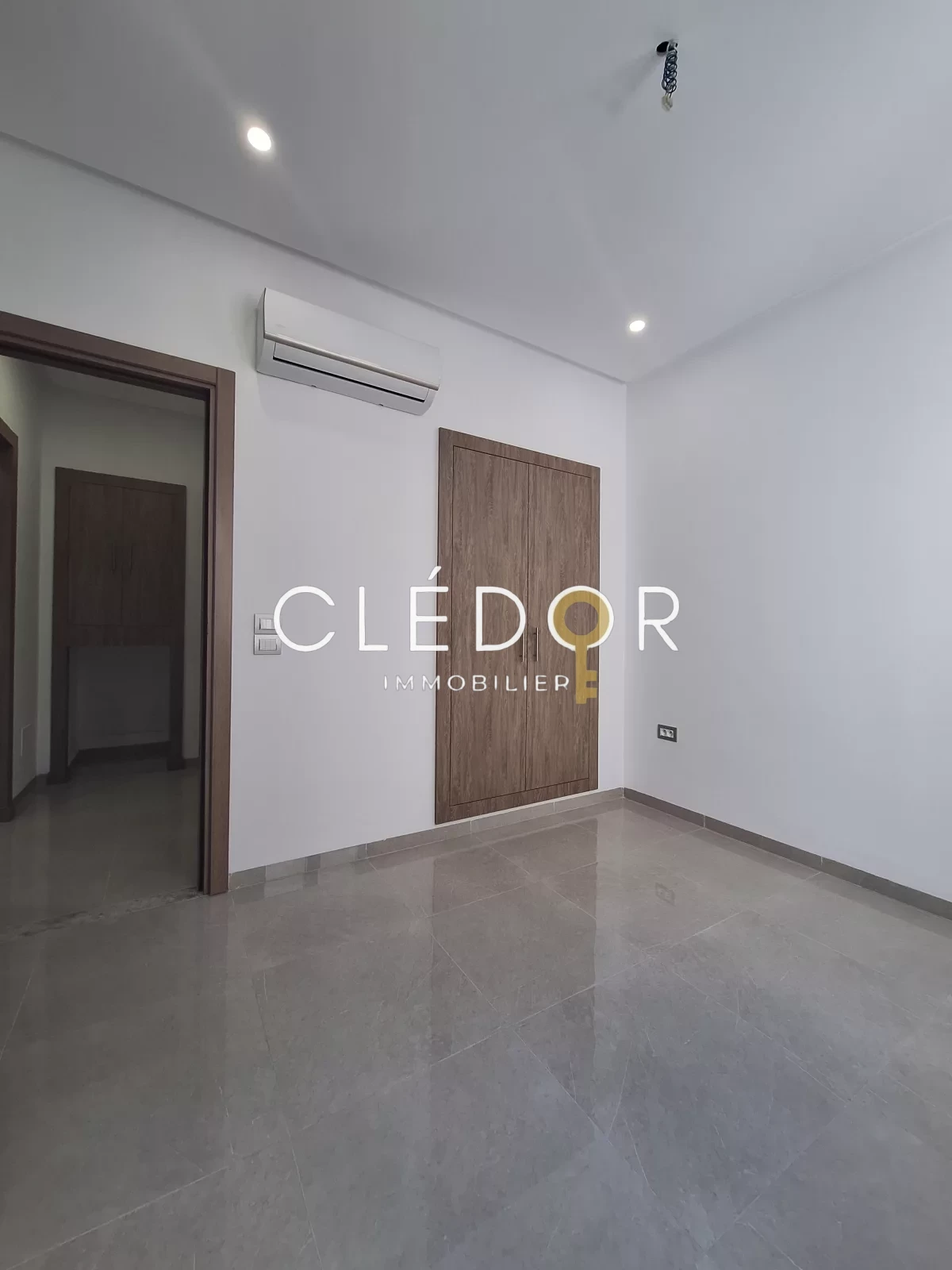 À Vendre – Appartement S+1 Haut Standing face mer résidence avec piscine – Chatt Mariem