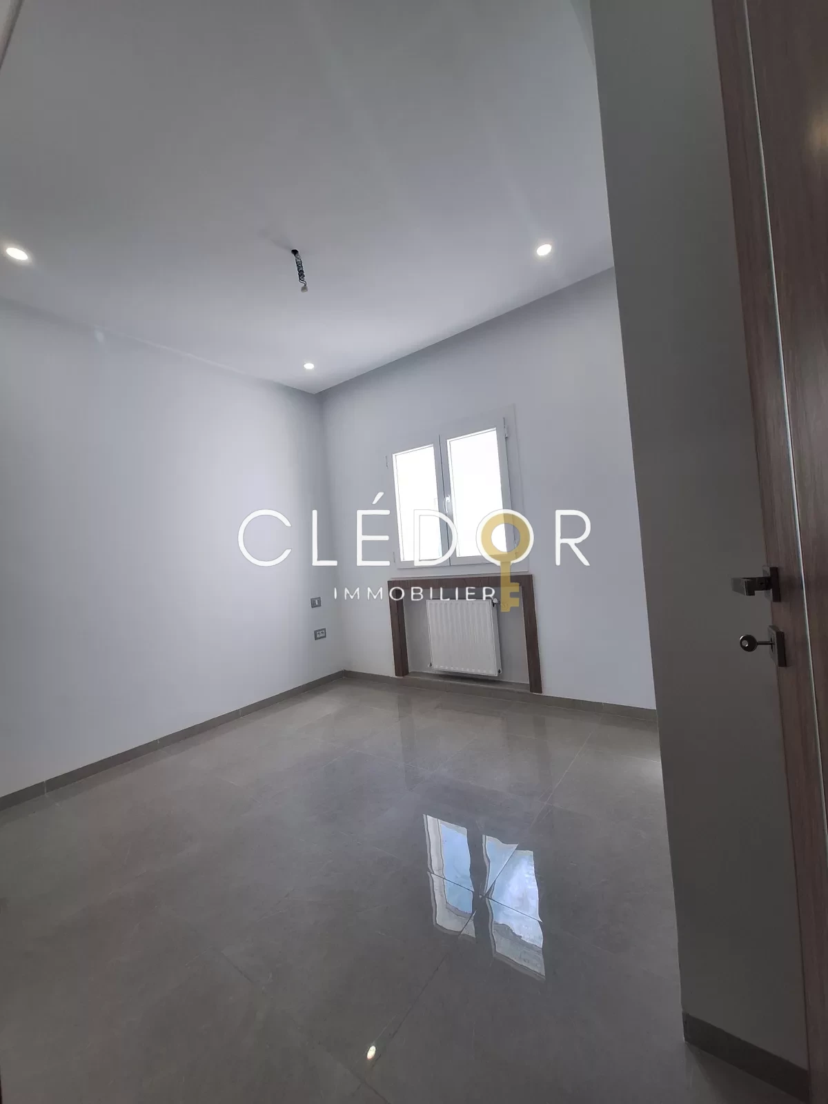 À Vendre – Appartement S+1 Haut Standing face mer résidence avec piscine – Chatt Mariem
