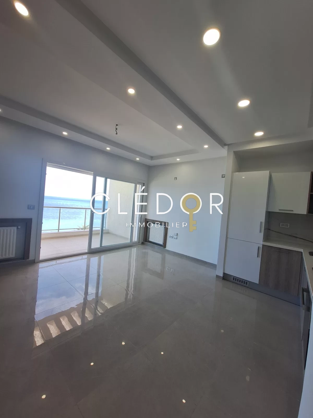 À Vendre – Appartement S+1 Haut Standing face mer résidence avec piscine – Chatt Mariem